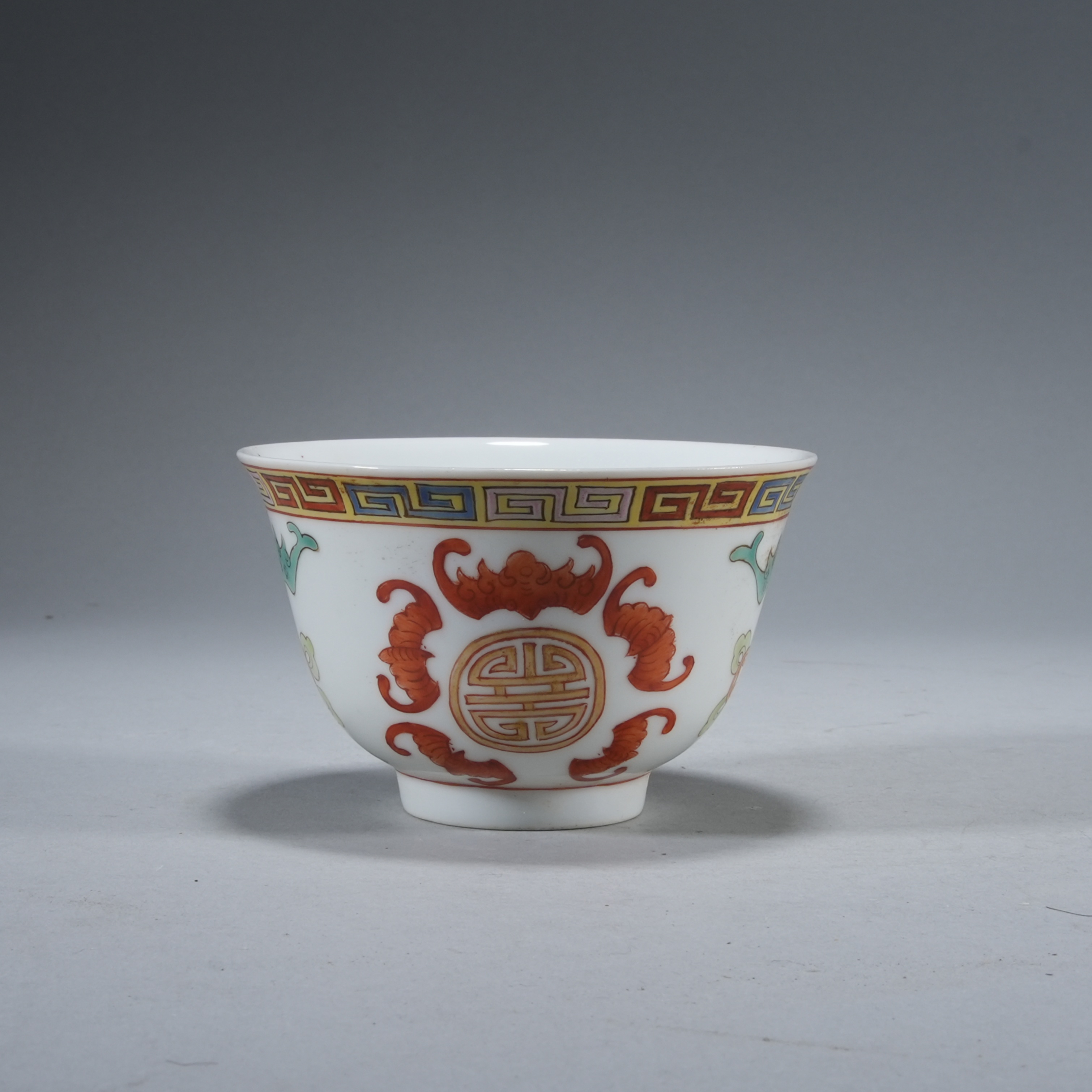 h449/清光绪 粉彩五蝠捧寿纹杯（官）【华豫之门甄选】