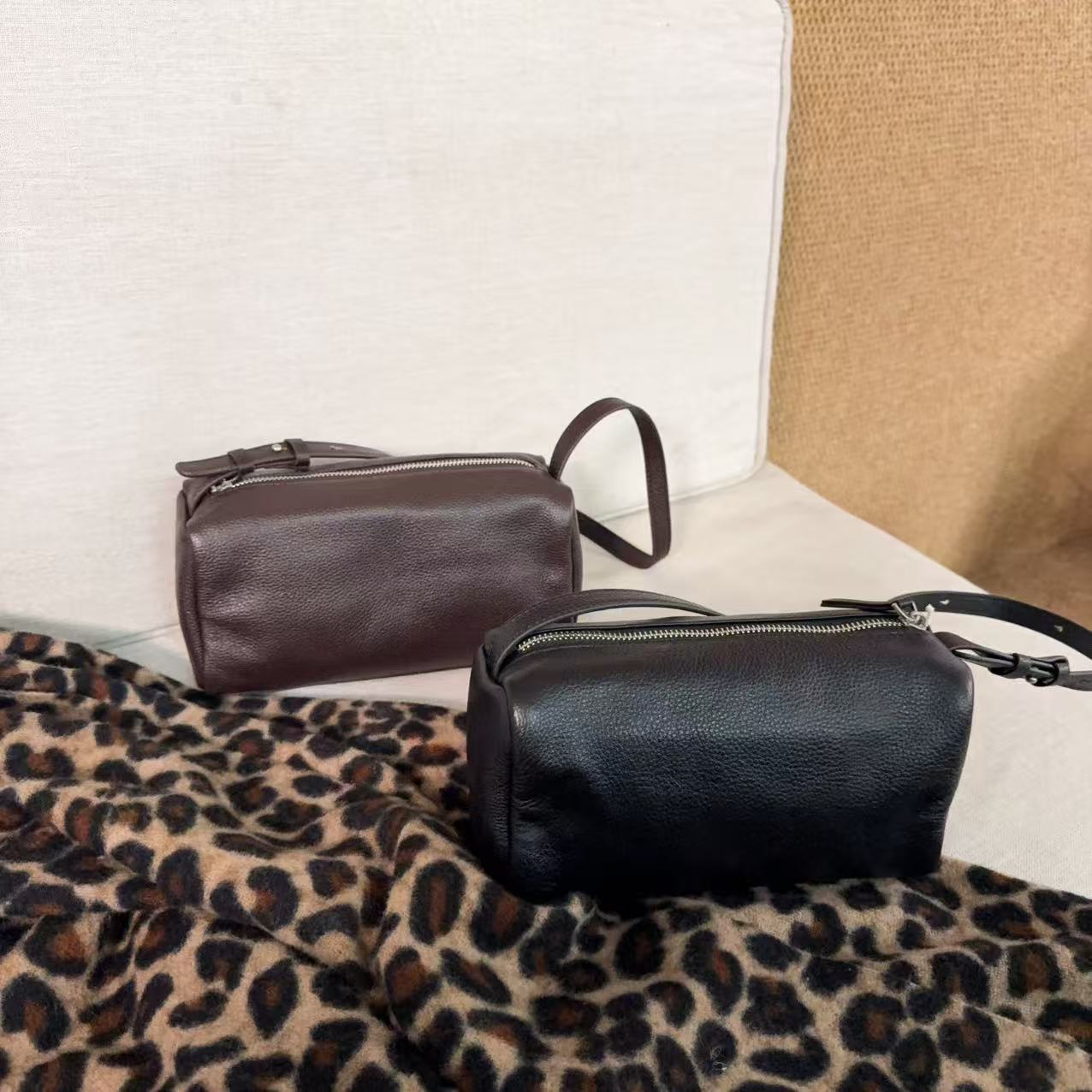 复古简约斜挎通勤枕头包