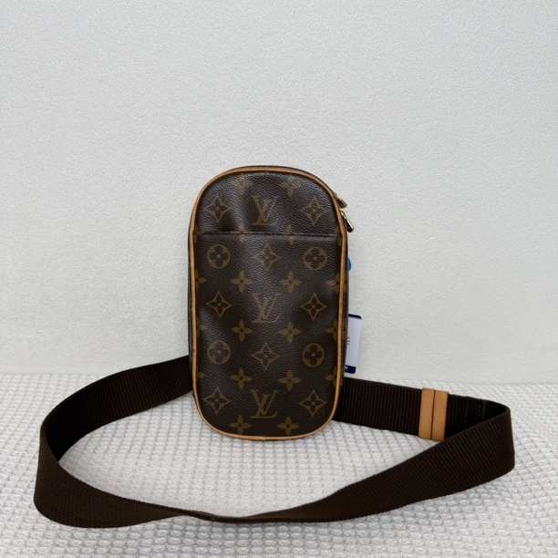 95新 LouisVuitton/路易威登 5749/男士时尚休闲棕老花胸包