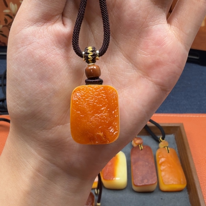 蜜蜡未镶嵌吊坠(赠链)