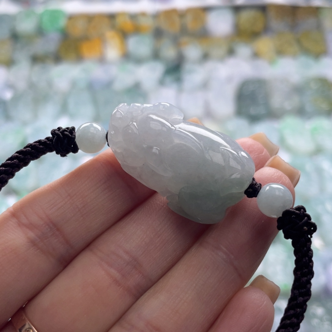 翡翠未镶嵌颈饰貔貅