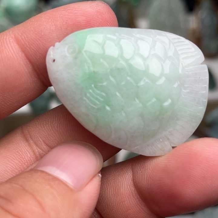 颈饰未镶嵌翡翠鱼 