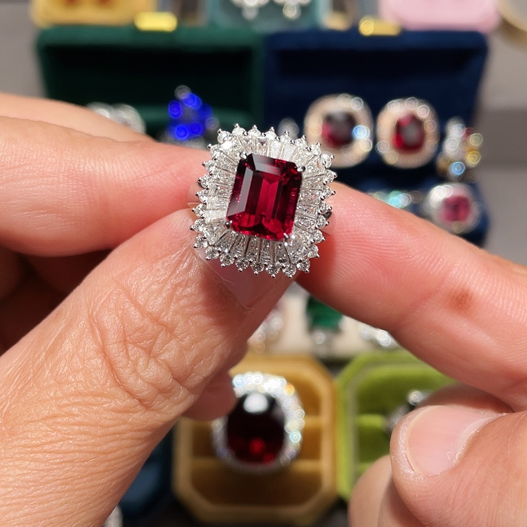 碧玺18K金镶嵌戒指3.88ct