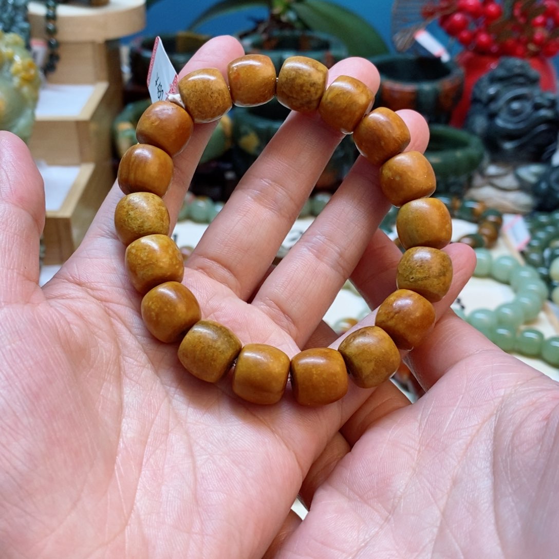 透闪石质玉手串未镶嵌