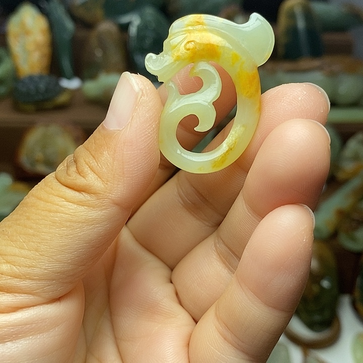 岫岩河磨玉（透闪石质玉）未镶嵌颈饰