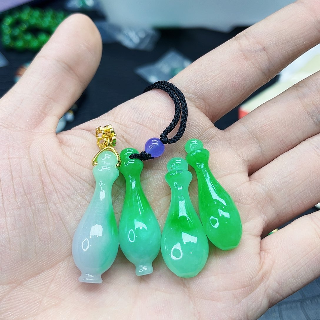 翡翠手镯未镶嵌多样性