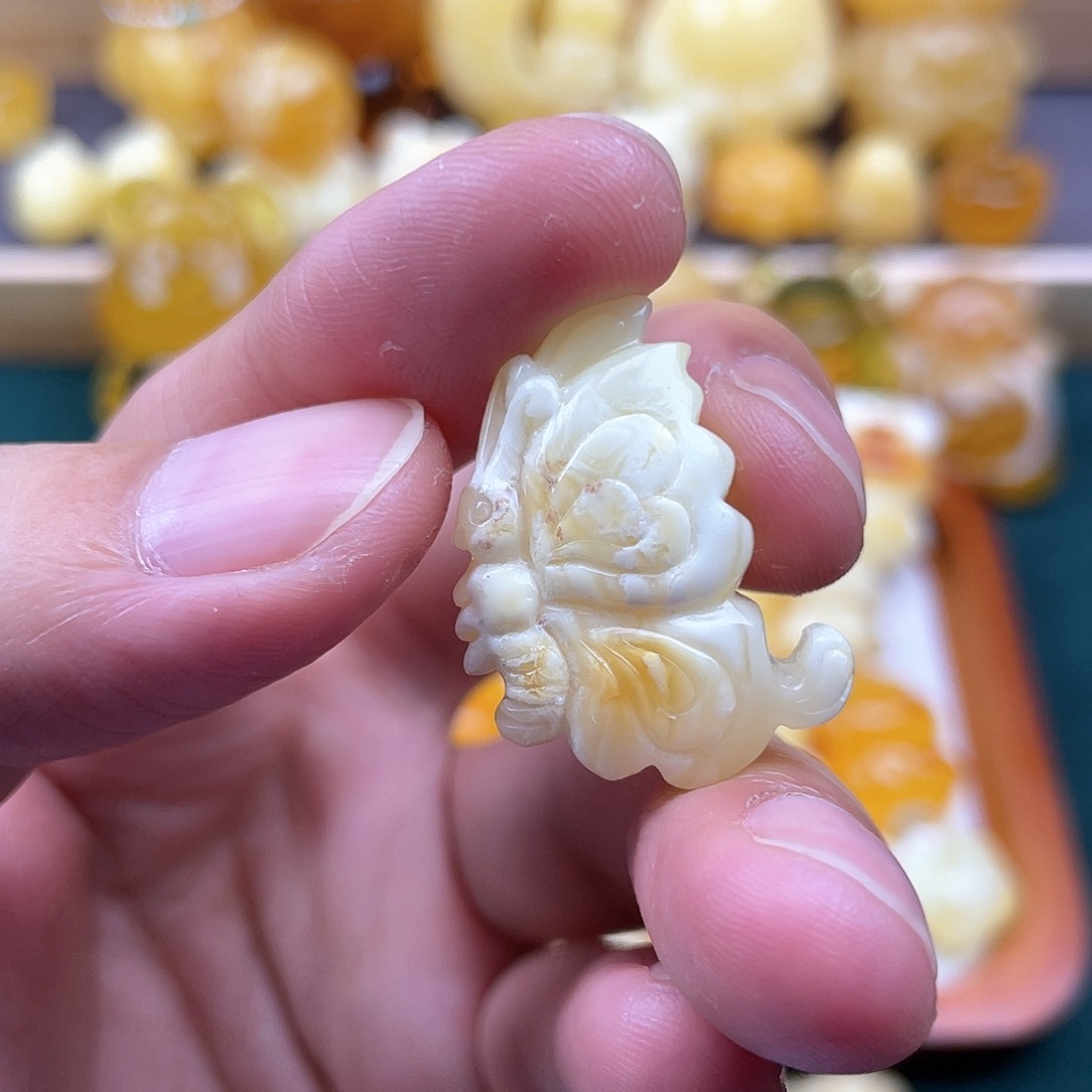 琥珀裸石未镶嵌蜜蜡