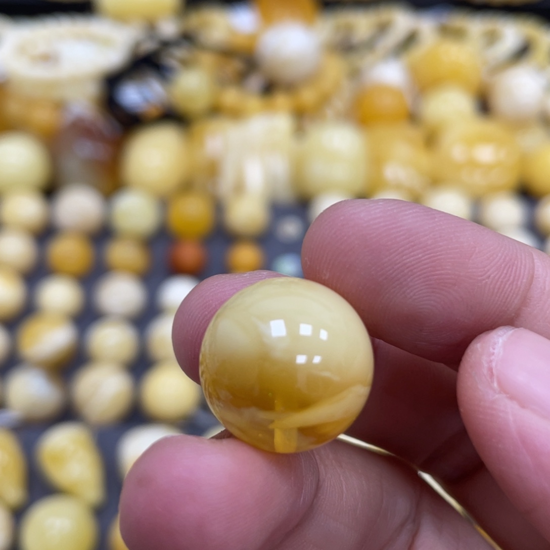 琥珀未镶嵌裸石17mm福利款 瑕