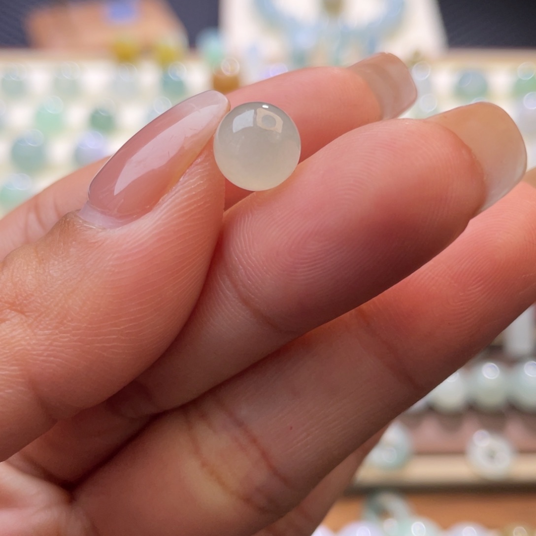 翡翠散珠冰晴圆珠8,2mm 
