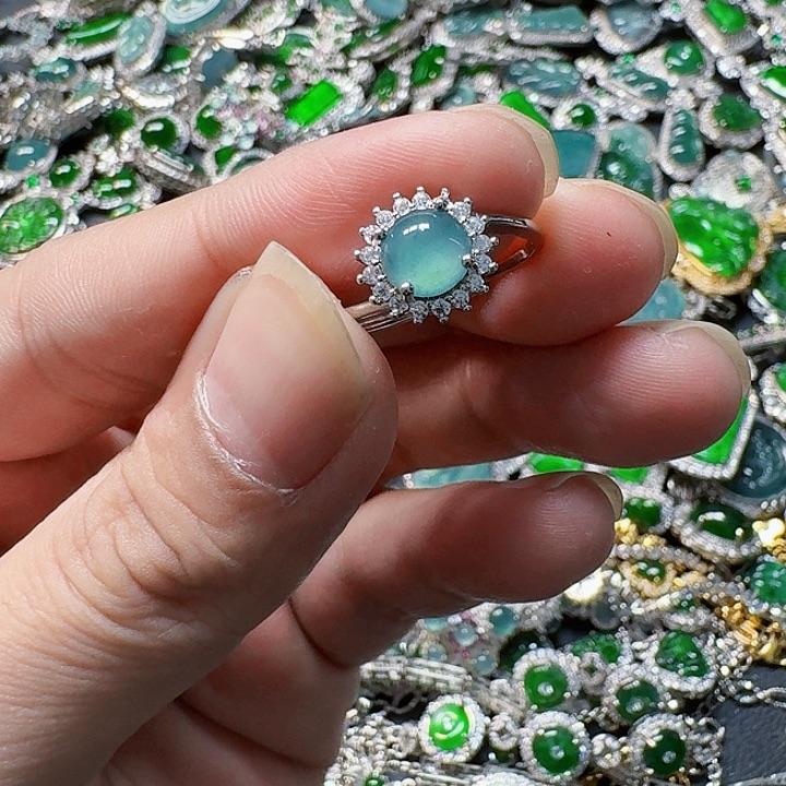 翡翠颈饰未镶嵌天然A货翡翠放漏