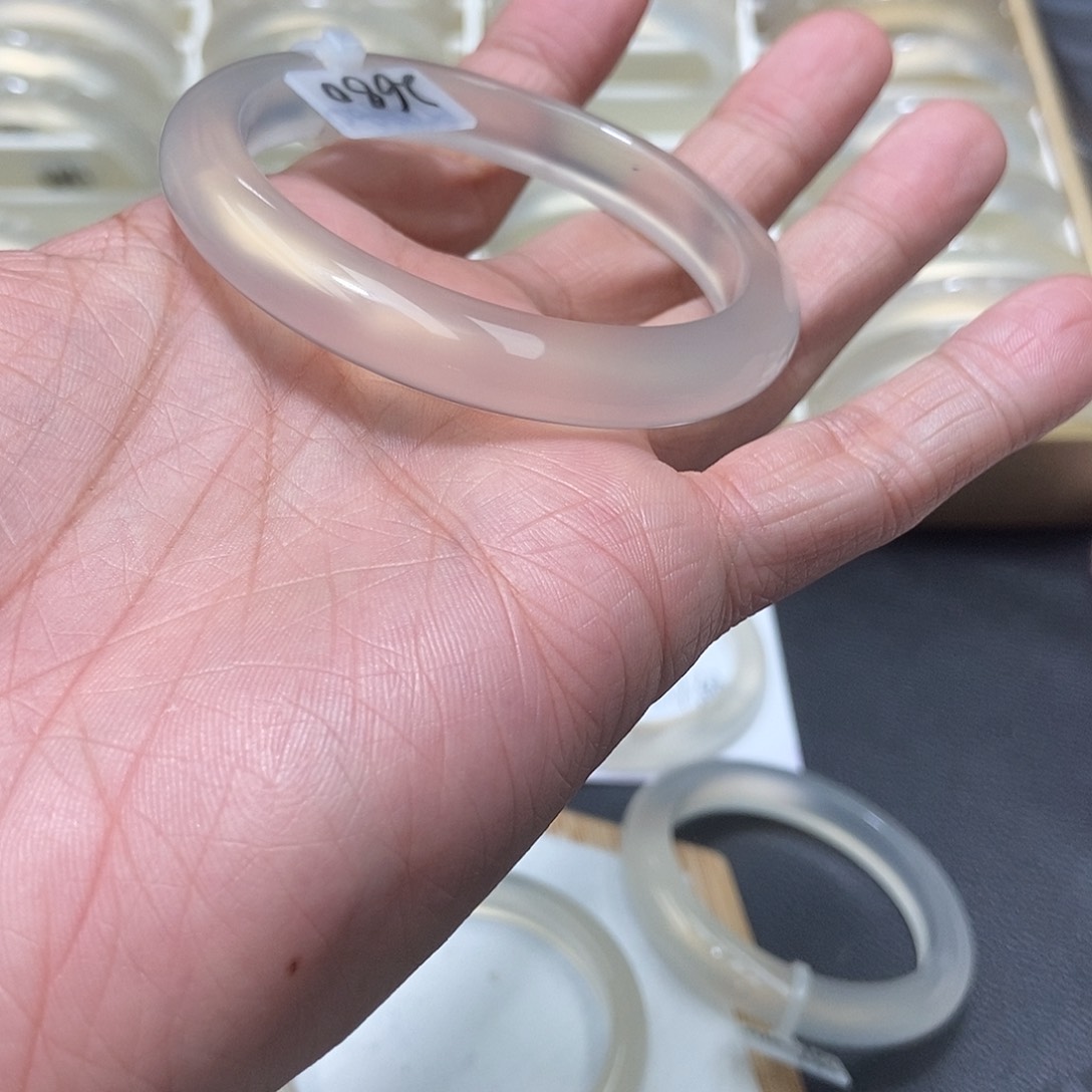 玛瑙/玉髓手镯未镶嵌煎***?008