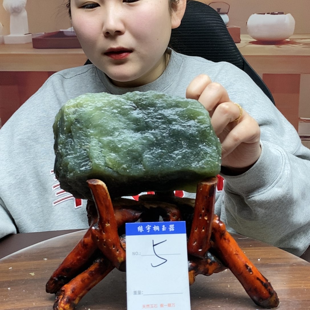 蛇纹石玉原石未镶嵌