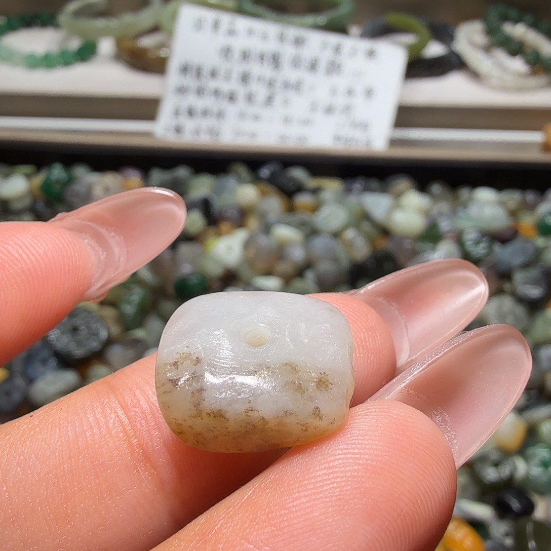 和田玉未镶嵌珠宝奇石