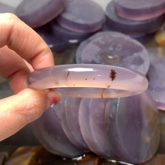 玛瑙/玉髓手镯未镶嵌念*