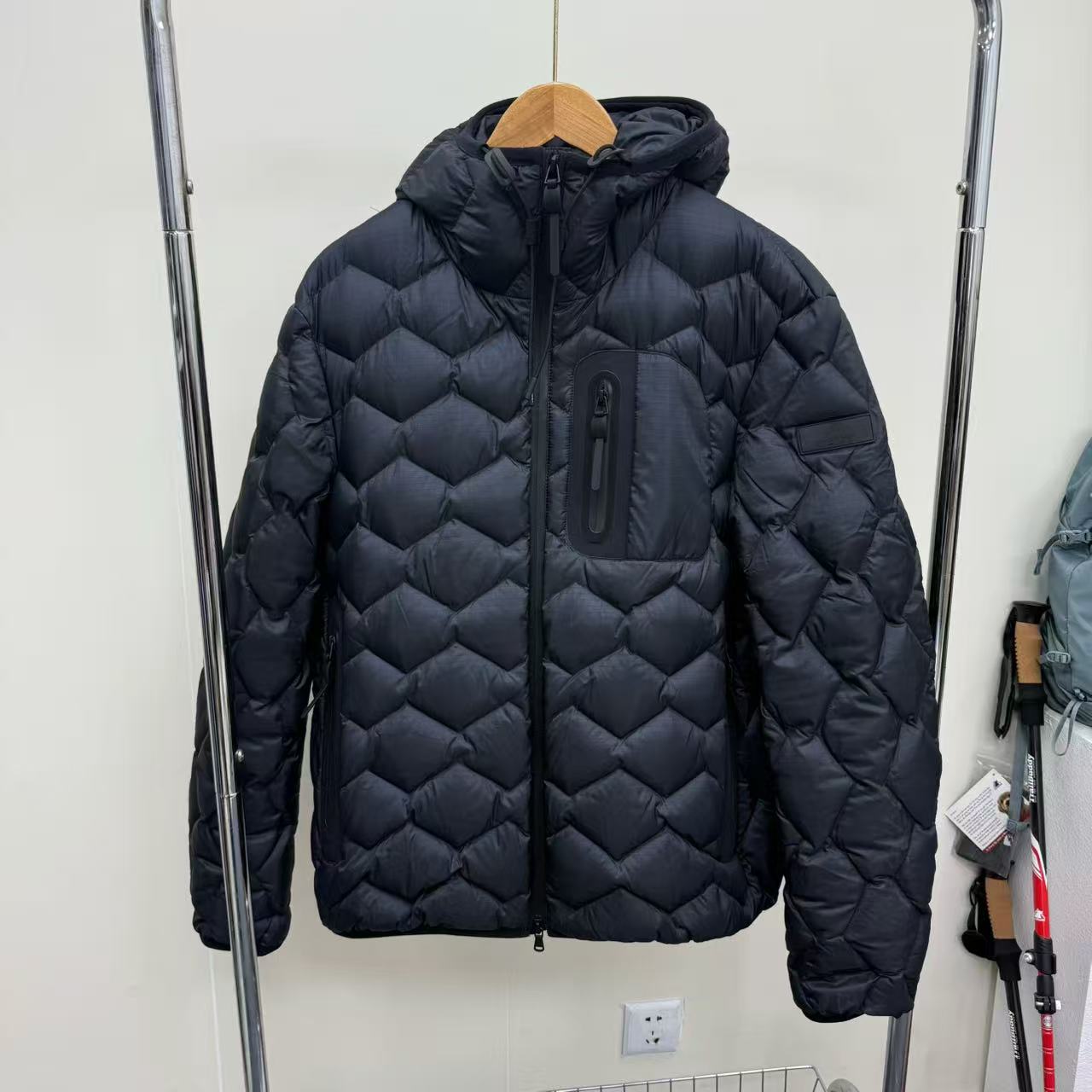 户外情侣城市机能风绗缝保暖防风连帽羽绒衣