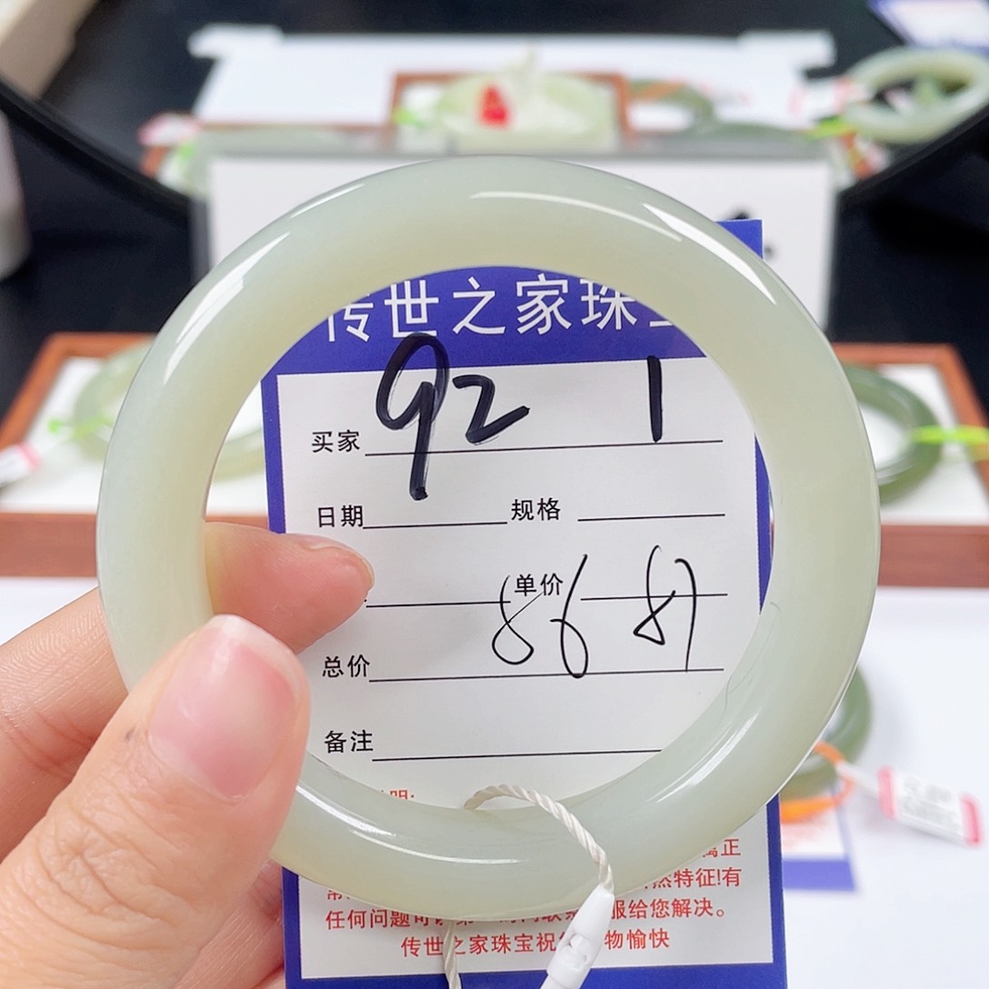 和田玉手镯未镶嵌