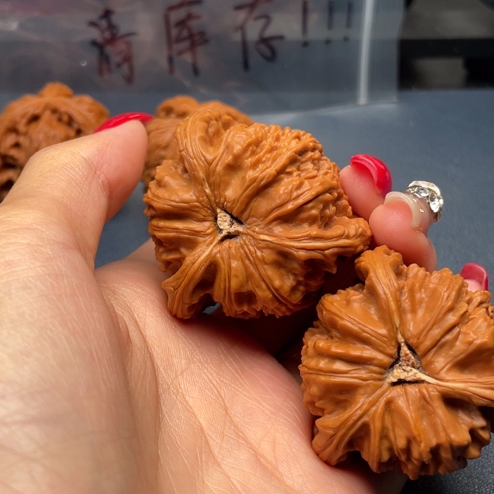 跟***跟吊坠文玩核桃白狮子