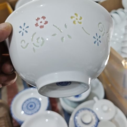 瓷玲珑七彩6寸面碗2个微瑕疵