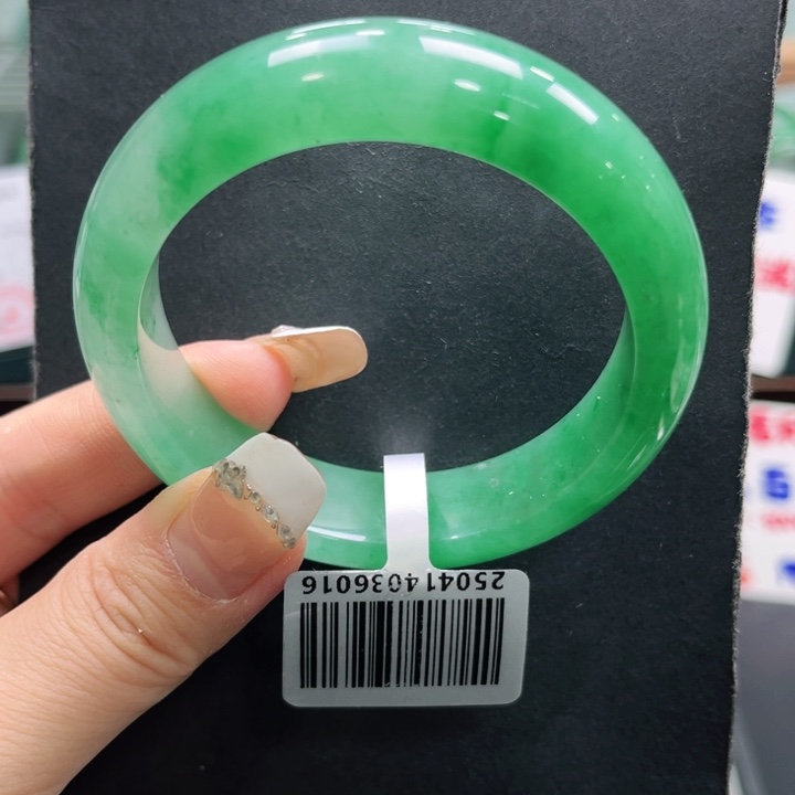 石英质玉（非洲翠）未镶嵌手镯