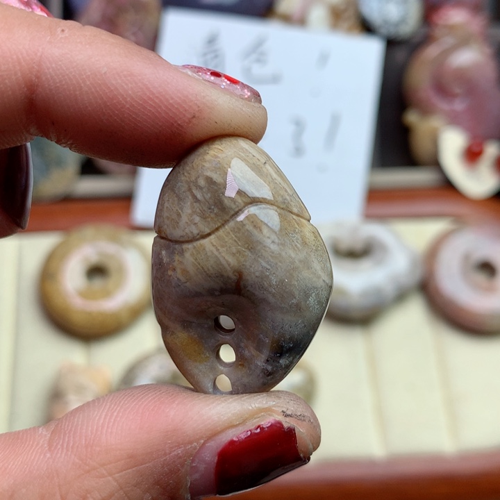 硅化珊瑚（珊瑚玉）颈饰未镶嵌