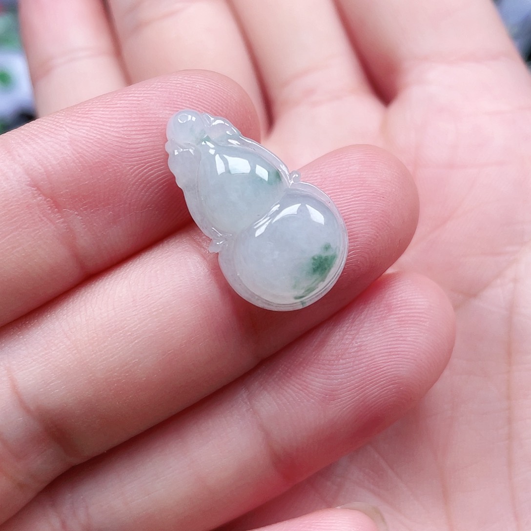 翡翠未镶嵌颈饰葫芦