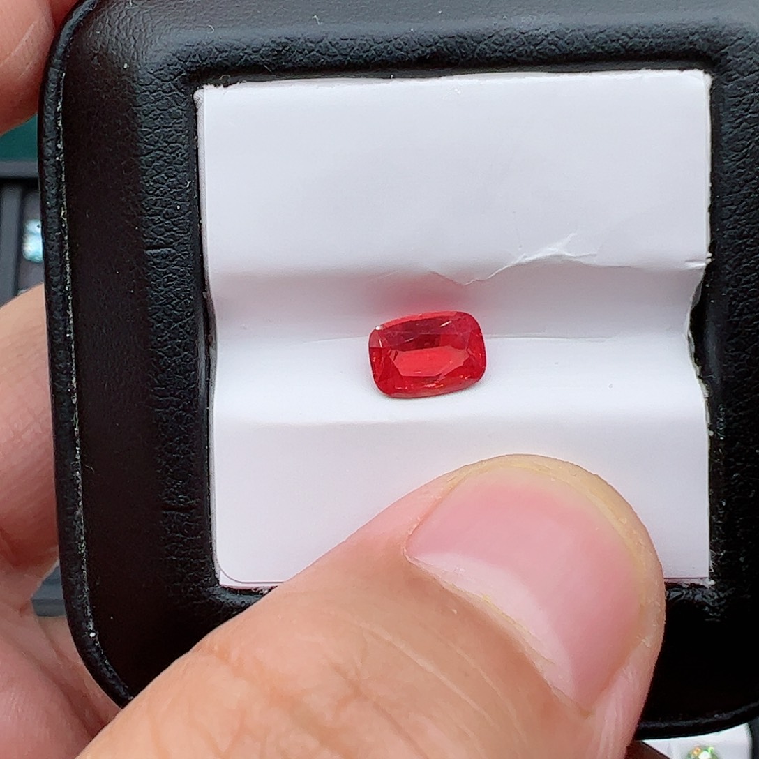 尖晶石裸石未镶嵌1.23克拉马亨盖