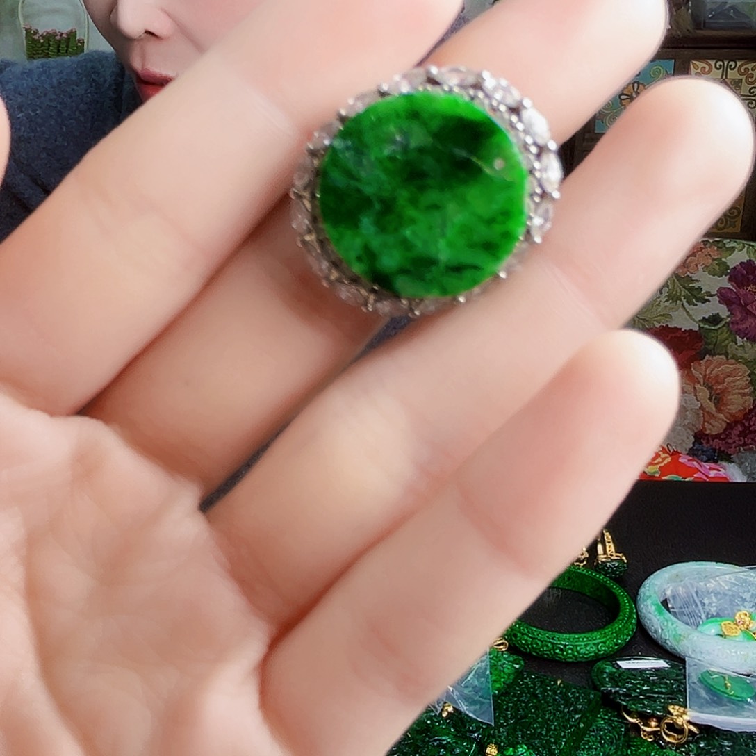 颈饰未镶嵌翡翠多样性