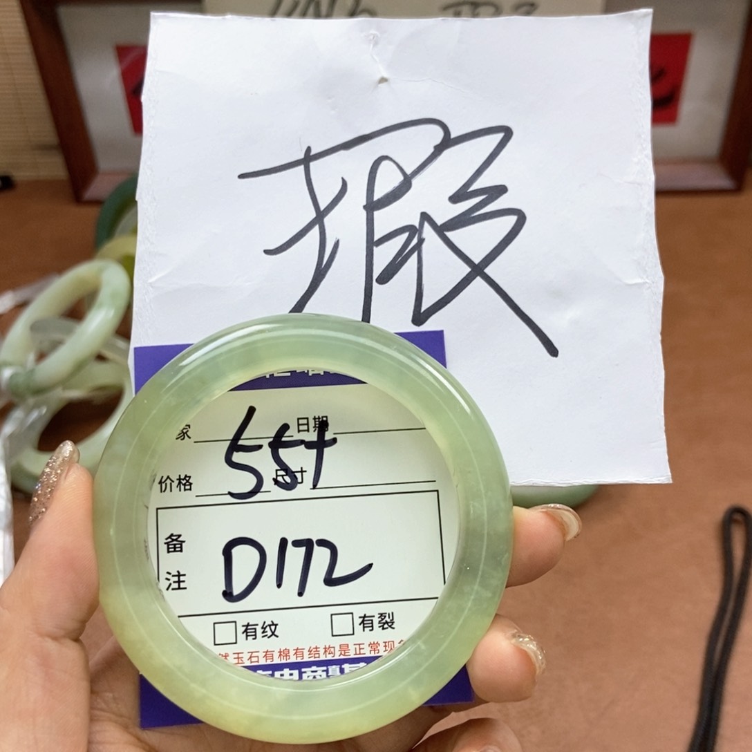 岫玉手镯手镯未镶嵌