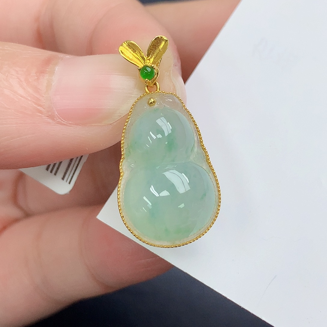 颈饰18K金镶嵌翡翠