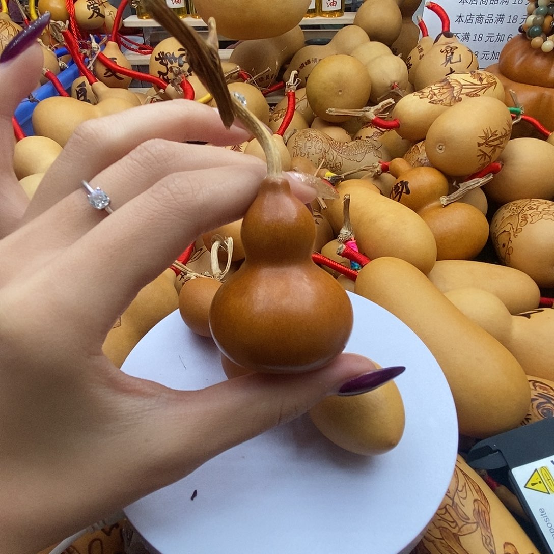 刘***峰香榧木葫芦工艺品