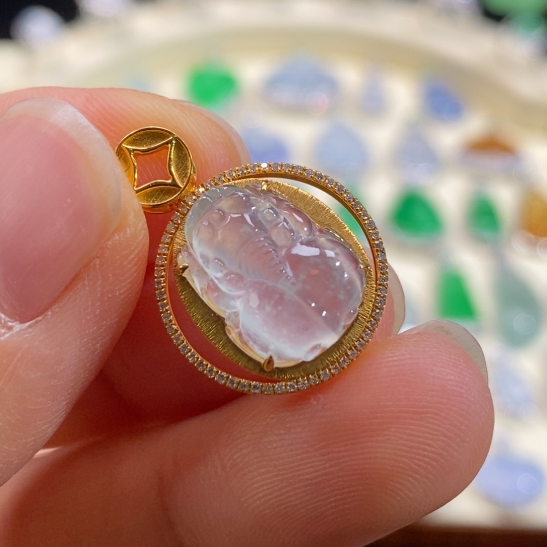 翡翠18K金镶嵌颈饰