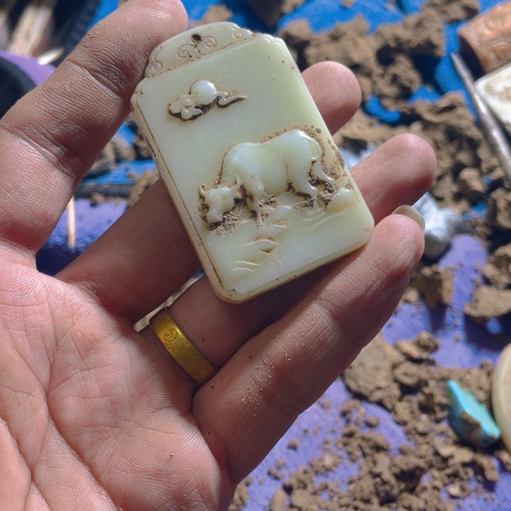 颈饰未镶嵌和田玉（糖玉）