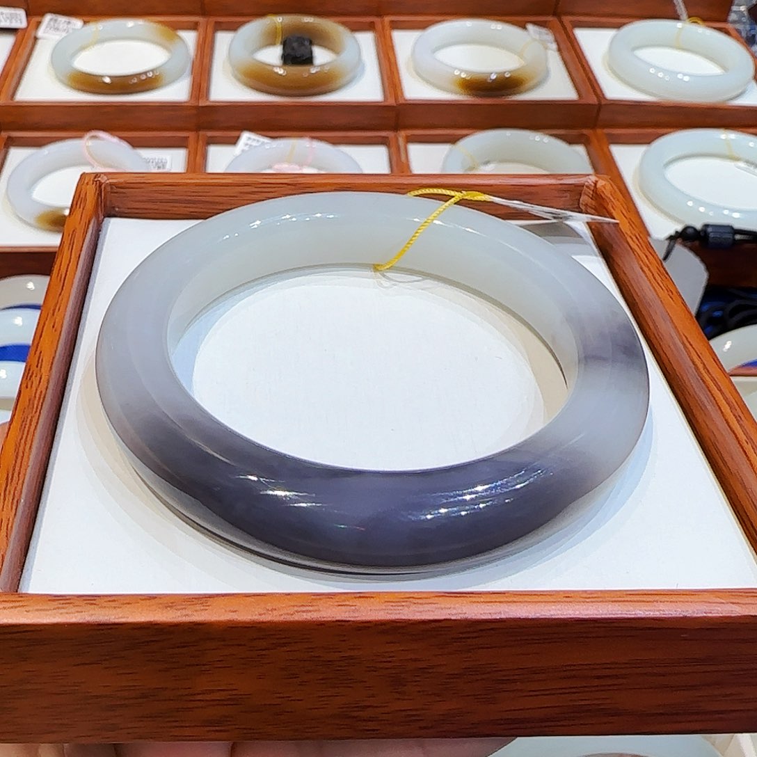 和田玉手镯未镶嵌烟紫半山水56