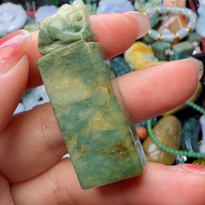 翡翠颈饰未镶嵌袁****z天然A货