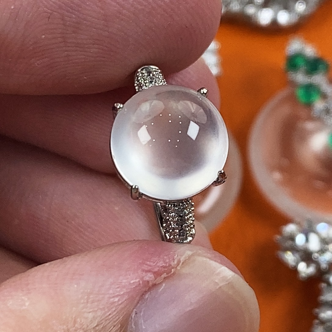 石英质玉合金颈饰