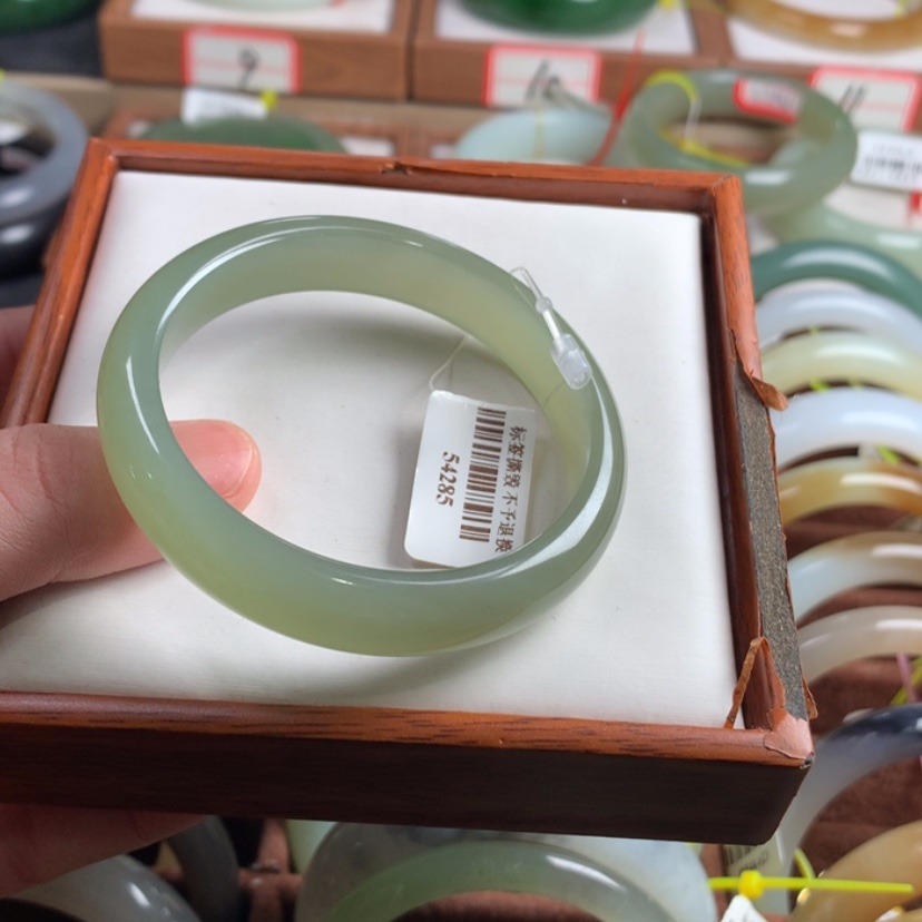 【闪购商品】和田玉手镯未镶嵌52.5