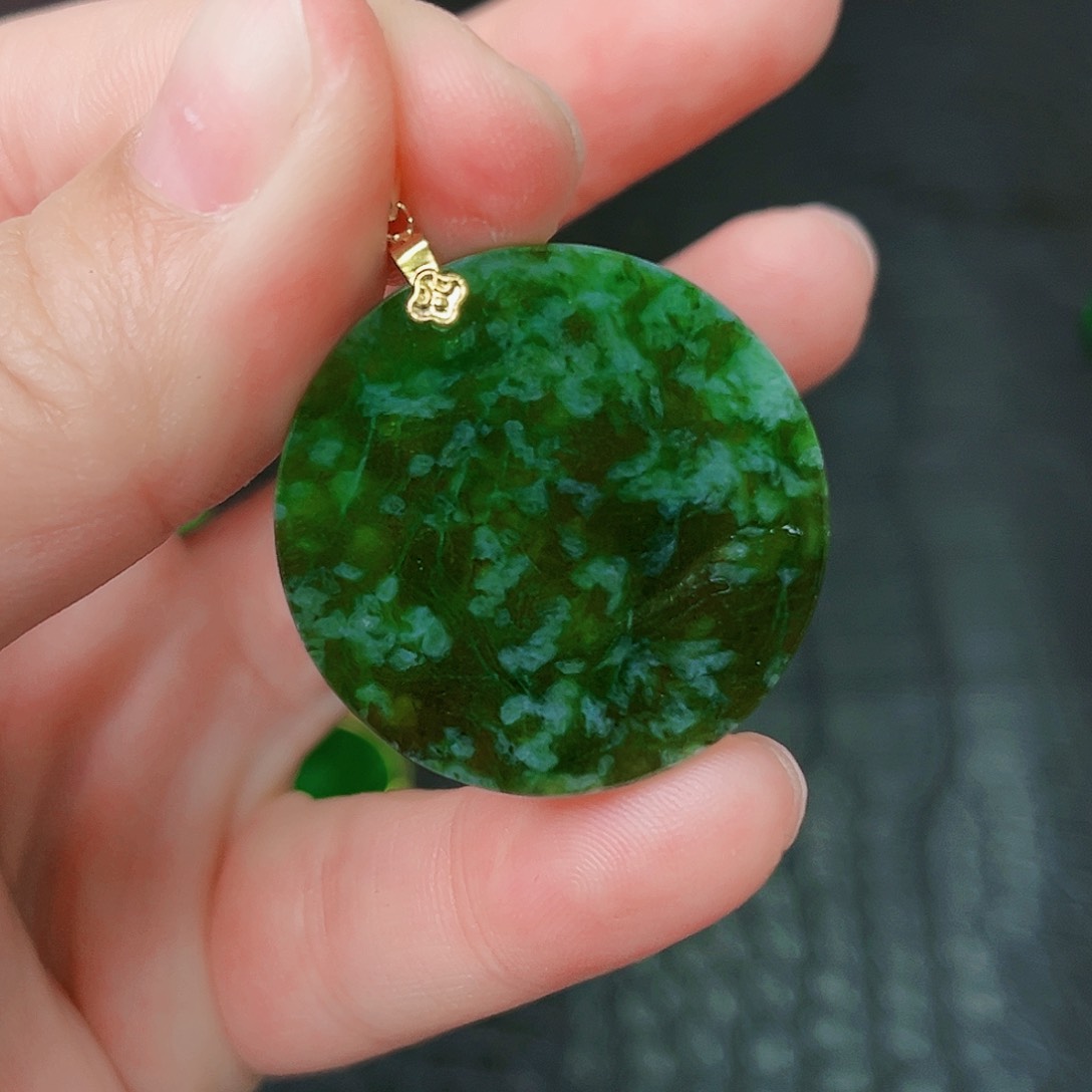 翡翠颈饰18K金镶嵌吊坠
