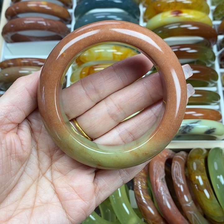 蛇纹石玉手镯未镶嵌苧定制