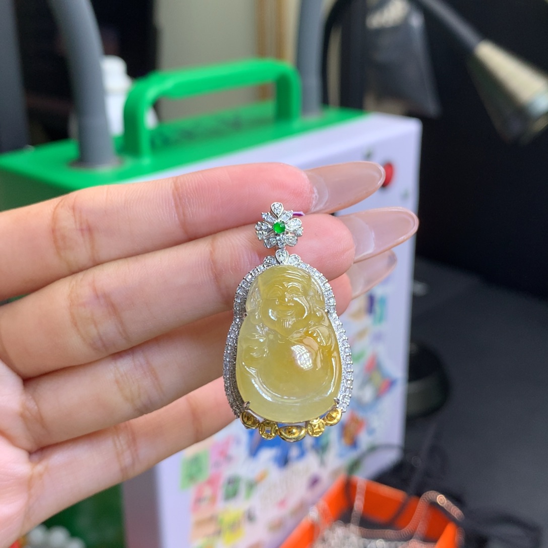 翡翠18K金镶嵌颈饰