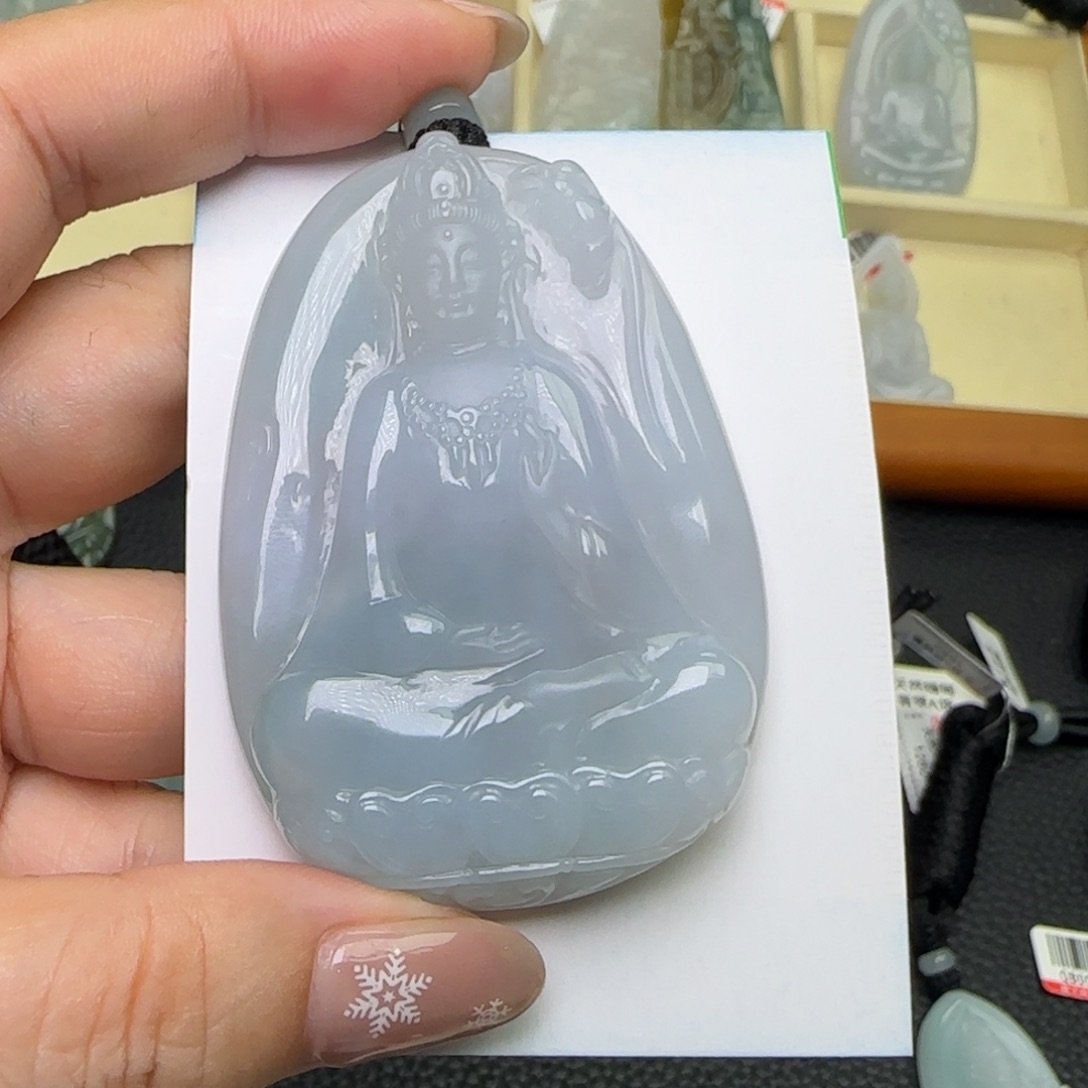 刘***刘翡翠未镶嵌颈饰  