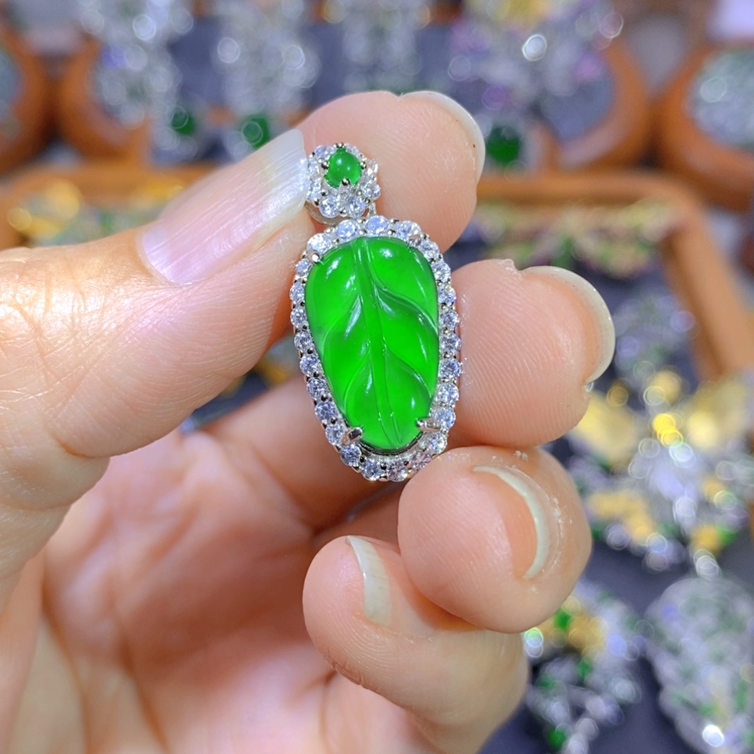 翡翠颈饰银S925镶嵌天然翡翠