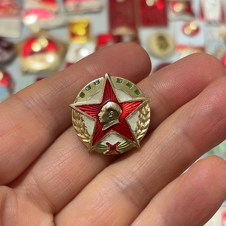 白***利其他普通金属纪念章