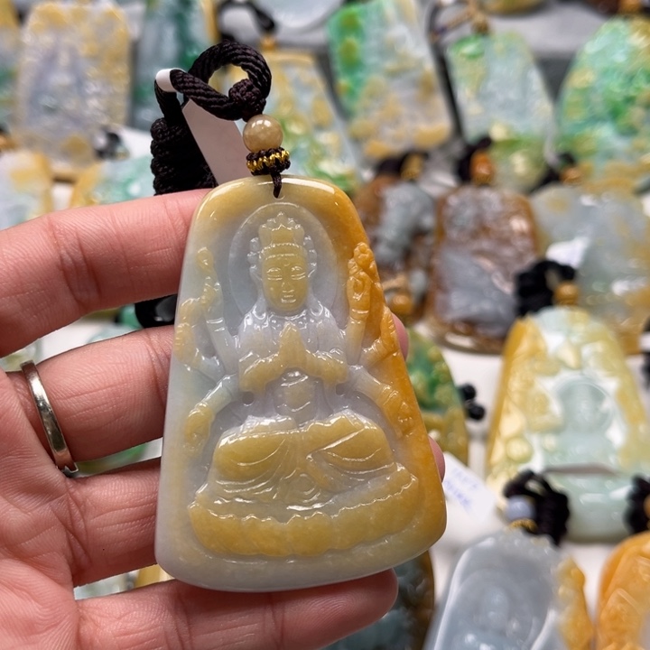 名***馆翡翠未镶嵌颈饰挂件