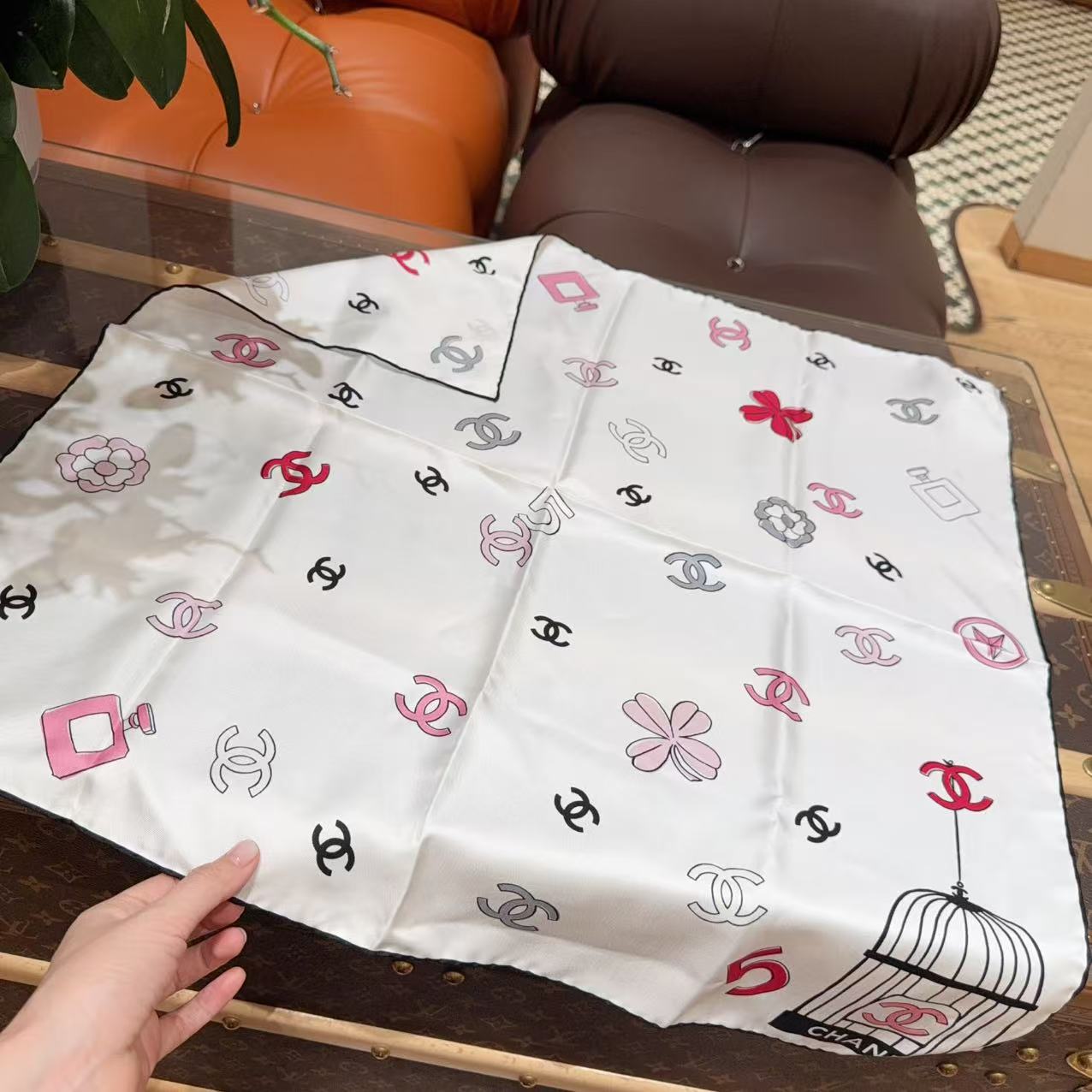 99新 Chanel/香奈儿 25s卡通涂鸦丝巾方巾 尺寸 ：60×60cm