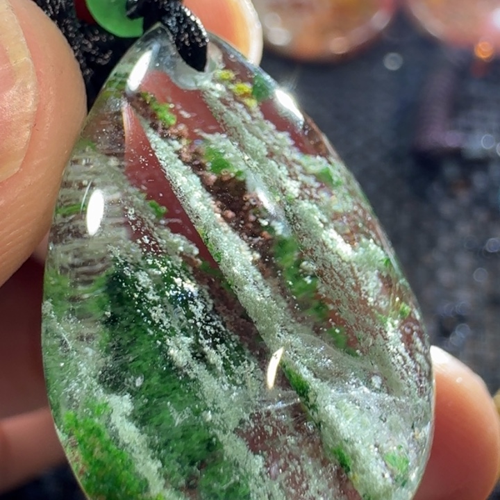 水晶颈饰未镶嵌但****。