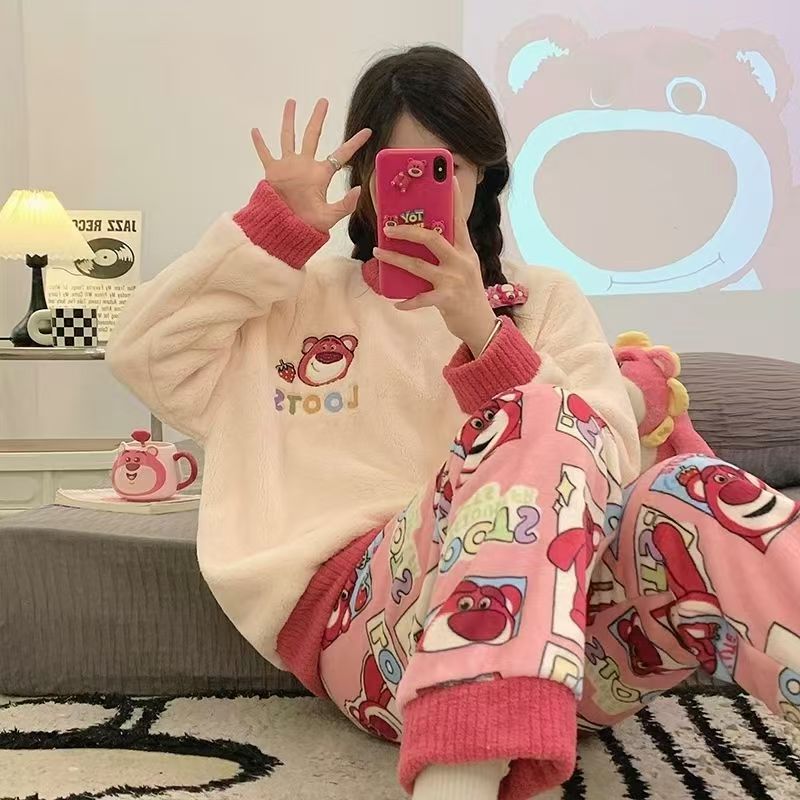 网红辣妹性感睡衣