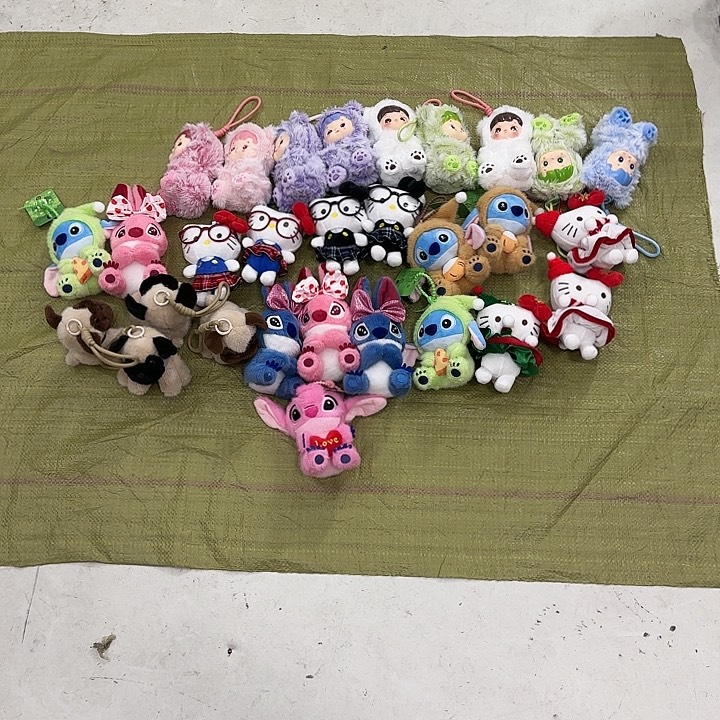 亮***亮毛绒九个十元十九个8元，一个7元