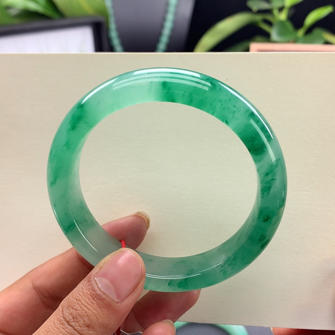 石英质玉手镯未镶嵌霞*