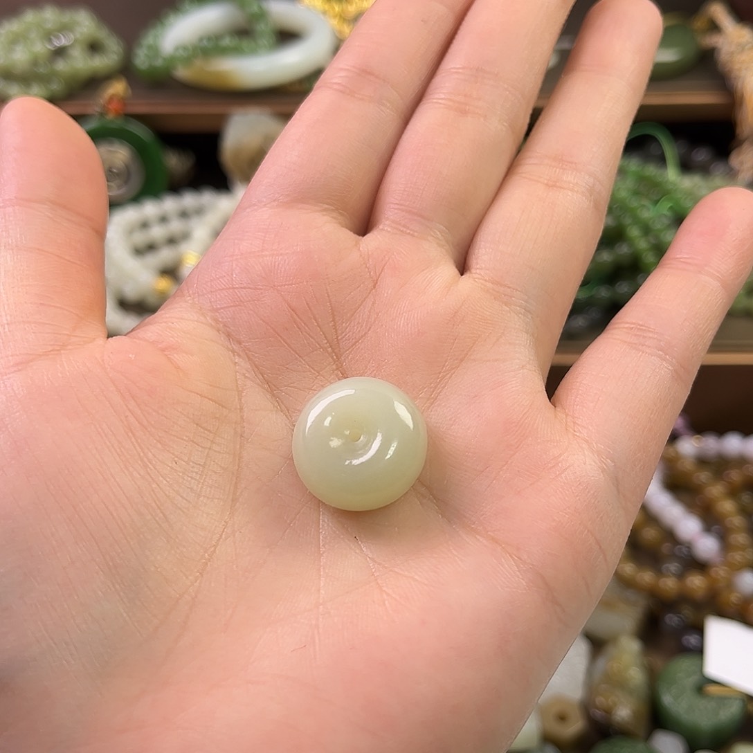 和田玉未镶嵌颈饰莫**！