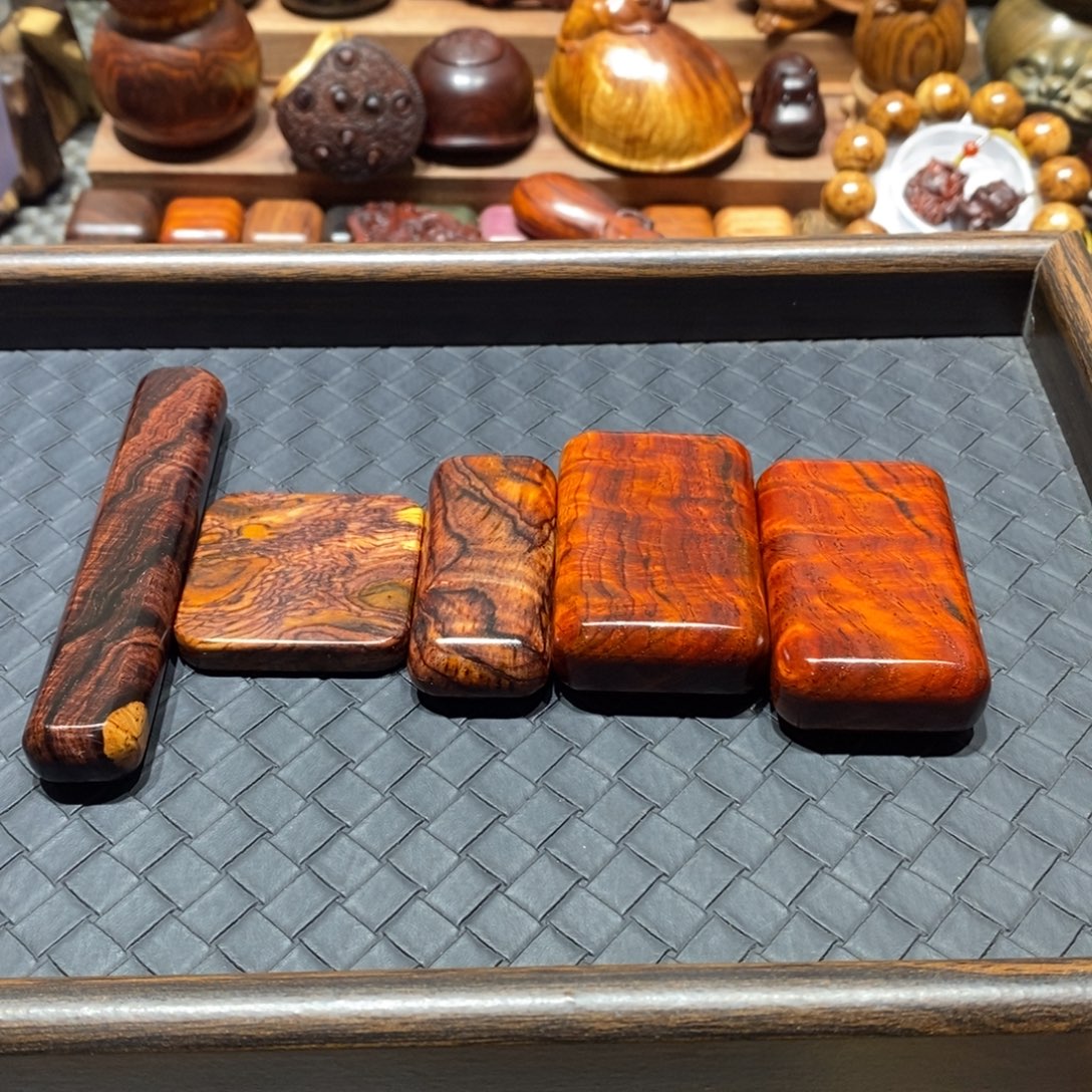 齐***胜微凹黄檀（南美大红酸枝）